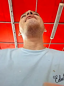 Snapshot of _Ottis_ chatting on 11.21.25 Ottis online show from 11.21.25