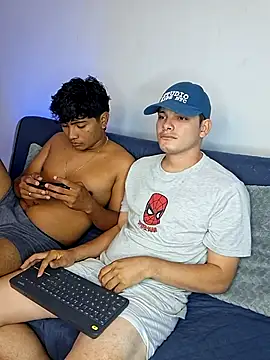 Snapshot of _Ottis_ chatting on 11.24.25 Ottis online show from 11.24.25