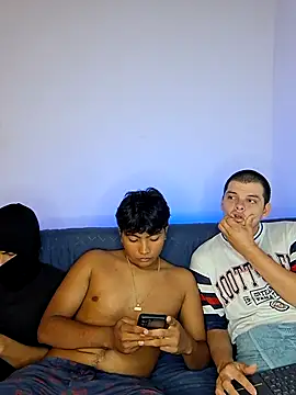 Snapshot of _Ottis_ chatting on 11.29.25 Ottis online show from 11.29.25