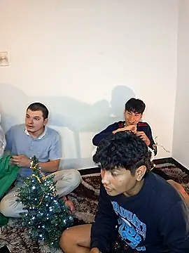 Snapshot of _Ottis_ chatting on 12.04.25 Ottis online show from 12.04.25