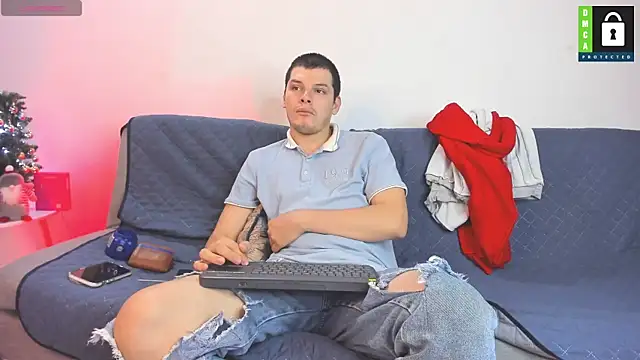 Snapshot of _Ottis_ chatting on 12.15.25 Ottis online show from 12.15.25