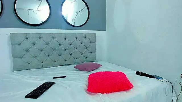 Snapshot of Sophie_and_andress chatting on 10.07.25 Sophie and andress online show from 10.07.25