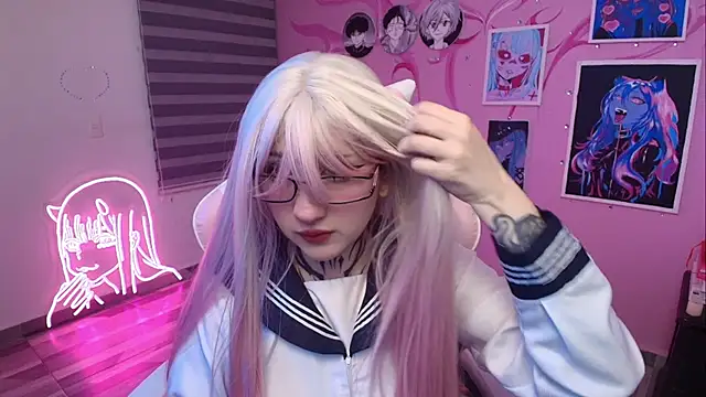 Snapshot of Miwa_violet chatting on 05.20.26 Miwa violet online show from 05.20.26