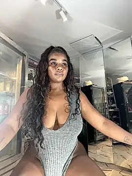 Snapshot of MAREIA_25 chatting on 03.20.25 MAREIA 25 online show from 03.20.25