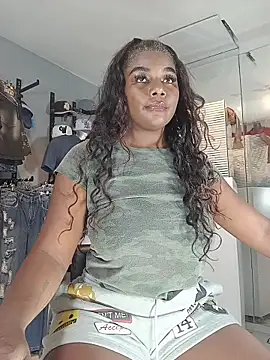 Snapshot of MAREIA_25 chatting on 10.29.25 MAREIA 25 online show from 10.29.25