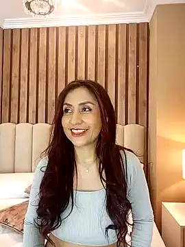 Snapshot of MonicaMoret chatting on 02.01.25 MonicaMoret online show from 02.01.25