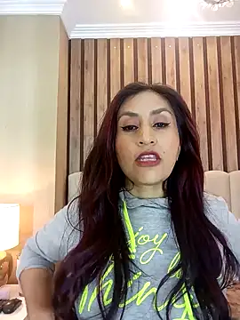 Snapshot of MonicaMoret chatting on 02.12.25 MonicaMoret online show from 02.12.25