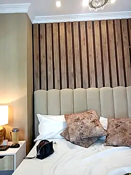 Snapshot of MonicaMoret chatting on 03.01.25 MonicaMoret online show from 03.01.25