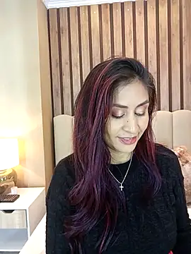 Snapshot of MonicaMoret chatting on 03.11.25 MonicaMoret online show from 03.11.25