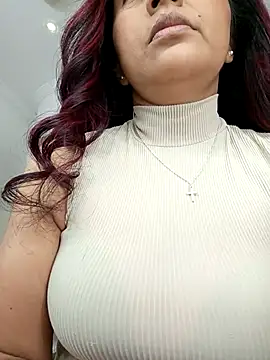 Snapshot of MonicaMoret chatting on 03.22.25 MonicaMoret online show from 03.22.25