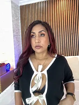 Snapshot of MonicaMoret chatting on 09.25.25 MonicaMoret online show from 09.25.25