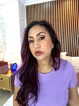 Snapshot of MonicaMoret chatting on 10.01.25 MonicaMoret online show from 10.01.25