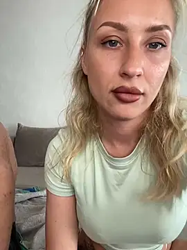 Snapshot of belle98 chatting on 03.21.25 belle98 online show from 03.21.25