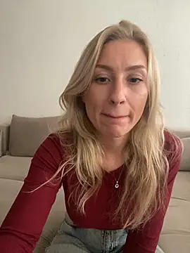 Snapshot of belle98 chatting on 10.02.25 belle98 online show from 10.02.25