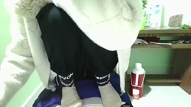 Luxcute286 online show from 02.22.25