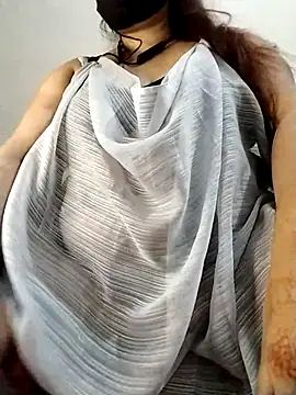 Snapshot of Tishani chatting on 10.28.25 Tishani online show from 10.28.25