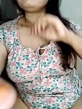 Snapshot of Tishani chatting on 11.25.25 Tishani online show from 11.25.25