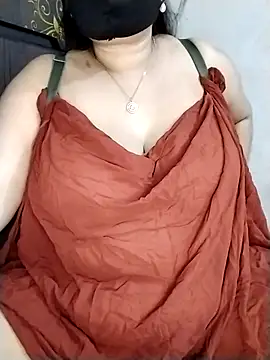 Snapshot of Tishani chatting on 11.25.25 Tishani online show from 11.25.25