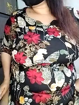 Snapshot of Tishani chatting on 11.28.25 Tishani online show from 11.28.25