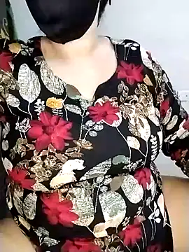 Snapshot of Tishani chatting on 11.29.25 Tishani online show from 11.29.25