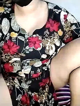 Snapshot of Tishani chatting on 11.30.25 Tishani online show from 11.30.25