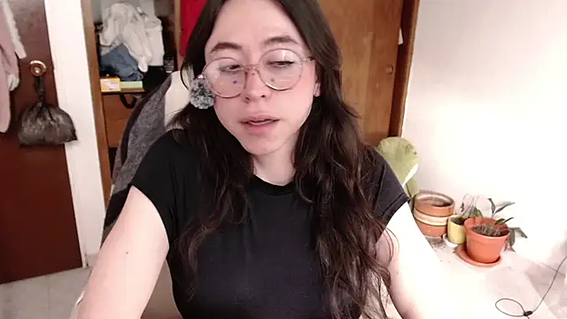 Snapshot of emily_pearl_ chatting on 10.15.25 emily pearl  online show from 10.15.25