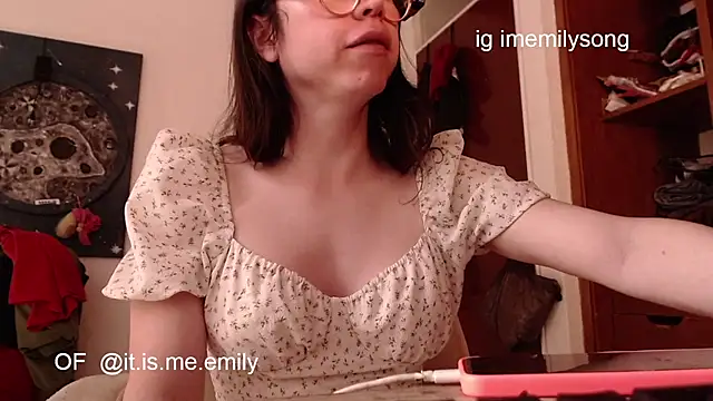 Snapshot of emily_pearl_ chatting on 03.12.26 emily pearl online show from 03.12.26