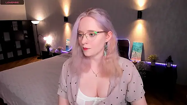 Aemilia  online show from 02.08.25