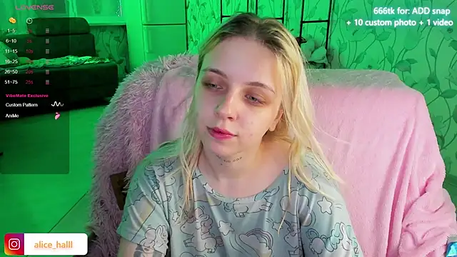 Snapshot of Alice_Halle chatting on 12.15.24 Alice Halle online show from 12.15.24