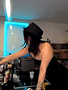 Linalicious online show from 02.06.25