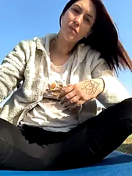 Linalicious online show from 03.10.25