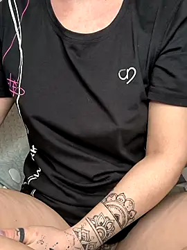 Snapshot of Linalicious chatting on 03.02.26 Linalicious online show from 03.02.26