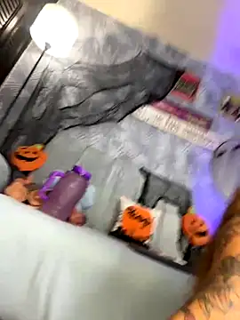 Snapshot of antonelaswete02 chatting on 10.27.25 antonelaswete02 online show from 10.27.25