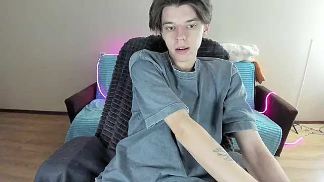 Snapshot of Liam_sexy1 chatting on 12.21.24 Liam sexy1 online show from 12.21.24