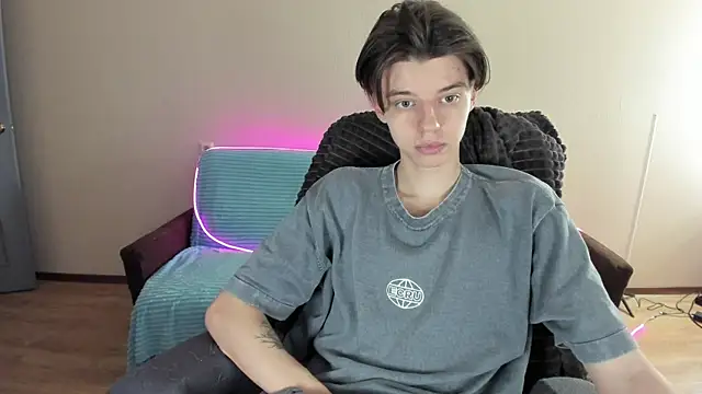 Snapshot of Liam_sexy1 chatting on 12.22.24 Liam sexy1 online show from 12.22.24