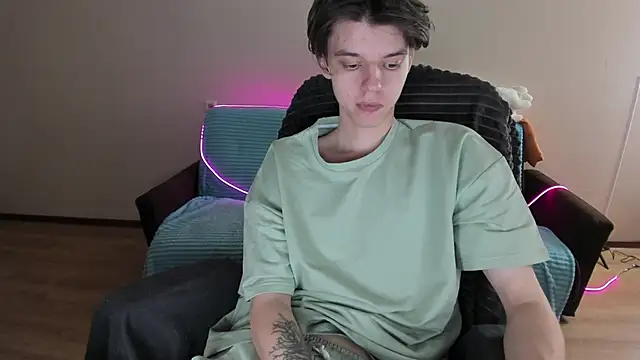 Snapshot of Liam_sexy1 chatting on 12.23.24 Liam sexy1 online show from 12.23.24