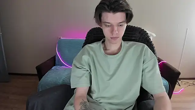 Snapshot of Liam_sexy1 chatting on 12.25.24 Liam sexy1 online show from 12.25.24