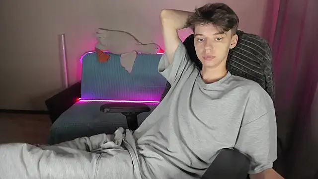 Snapshot of Liam_sexy1 chatting on 09.22.25 Liam sexy1 online show from 09.22.25