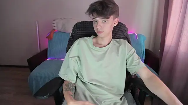 Snapshot of Liam_sexy1 chatting on 09.25.25 Liam sexy1 online show from 09.25.25