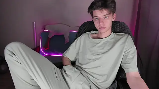 Snapshot of Liam_sexy1 chatting on 10.14.25 Liam sexy1 online show from 10.14.25