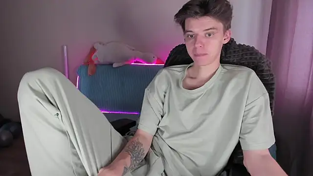 Snapshot of Liam_sexy1 chatting on 10.15.25 Liam sexy1 online show from 10.15.25