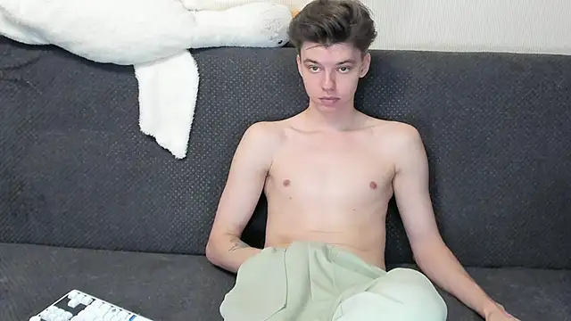 Snapshot of Liam_sexy1 chatting on 11.25.25 Liam sexy1 online show from 11.25.25