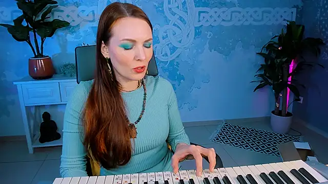 Snapshot of VandaRossi chatting on 01.29.25 VandaRossi online show from 01.29.25