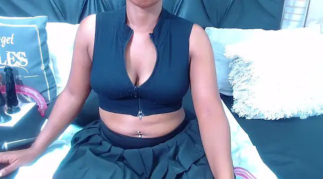 Snapshot of spicydiver38 chatting on 02.01.25 spicydiver38 online show from 02.01.25