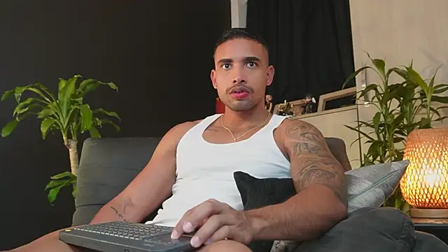 Snapshot of LincomAmith chatting on 02.24.26 LincomAmith online show from 02.24.26