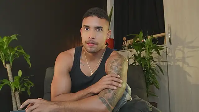 Snapshot of LincomAmith chatting on 02.25.26 LincomAmith online show from 02.25.26