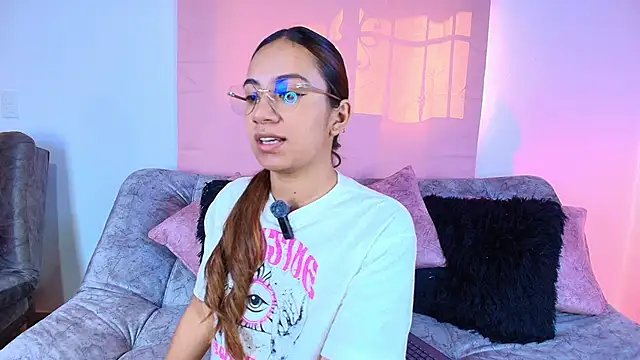 Jules n Gia online show from 11.22.25