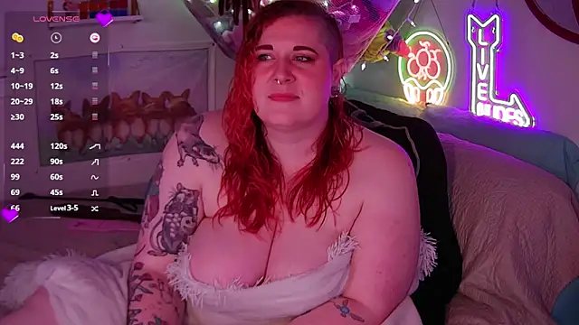 Snapshot of opalreigning chatting on 10.16.25 opalreigning online show from 10.16.25