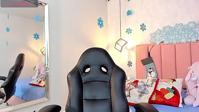 Snapshot of SUNNYCYRUS chatting on 12.23.24 SUNNYCYRUS online show from 12.23.24