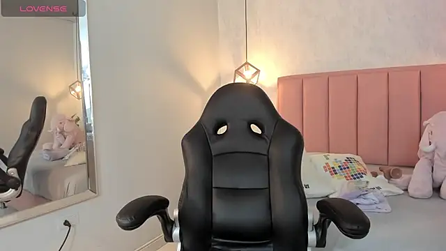 Snapshot of SUNNYCYRUS chatting on 01.20.25 SUNNYCYRUS online show from 01.20.25